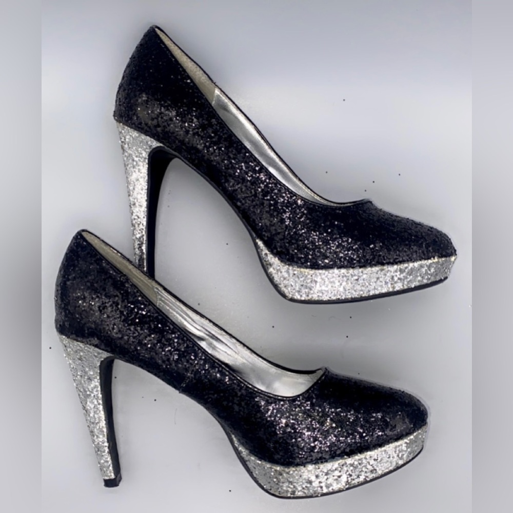Rampage Black & Silver Platform Party Pumps.